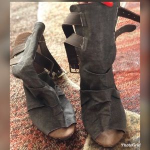 MUK LUKS Women's Sage Peep Toe Wedge Sandal